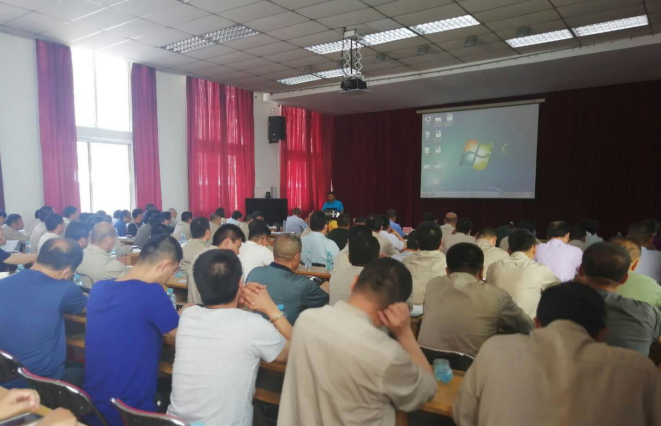 自治區(qū)排污權(quán)交易儲備中心高級工程師李萬剛講解排污權(quán)相關(guān)政策